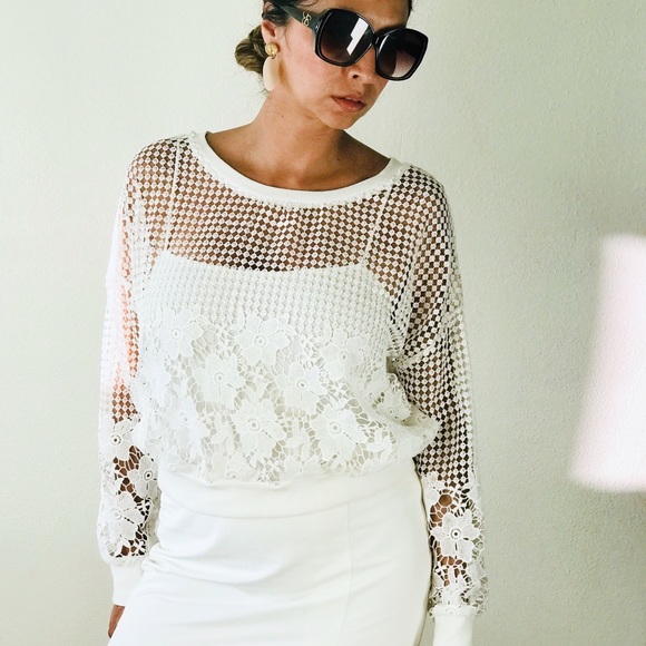 Tops - 🦋BOGO FREE🌴 White long sleeve embroidered top